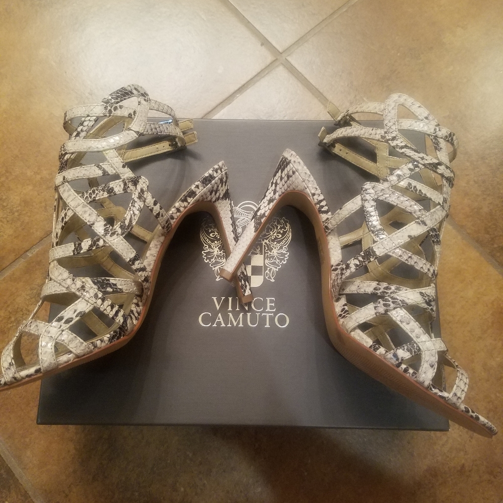 VINCE CAMUTO - KENNA (NWT)